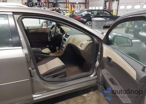 2010 Chevrolet Malibu Ls z USA, uszkodzony, nr VIN 1G1ZB5EB2AF274784